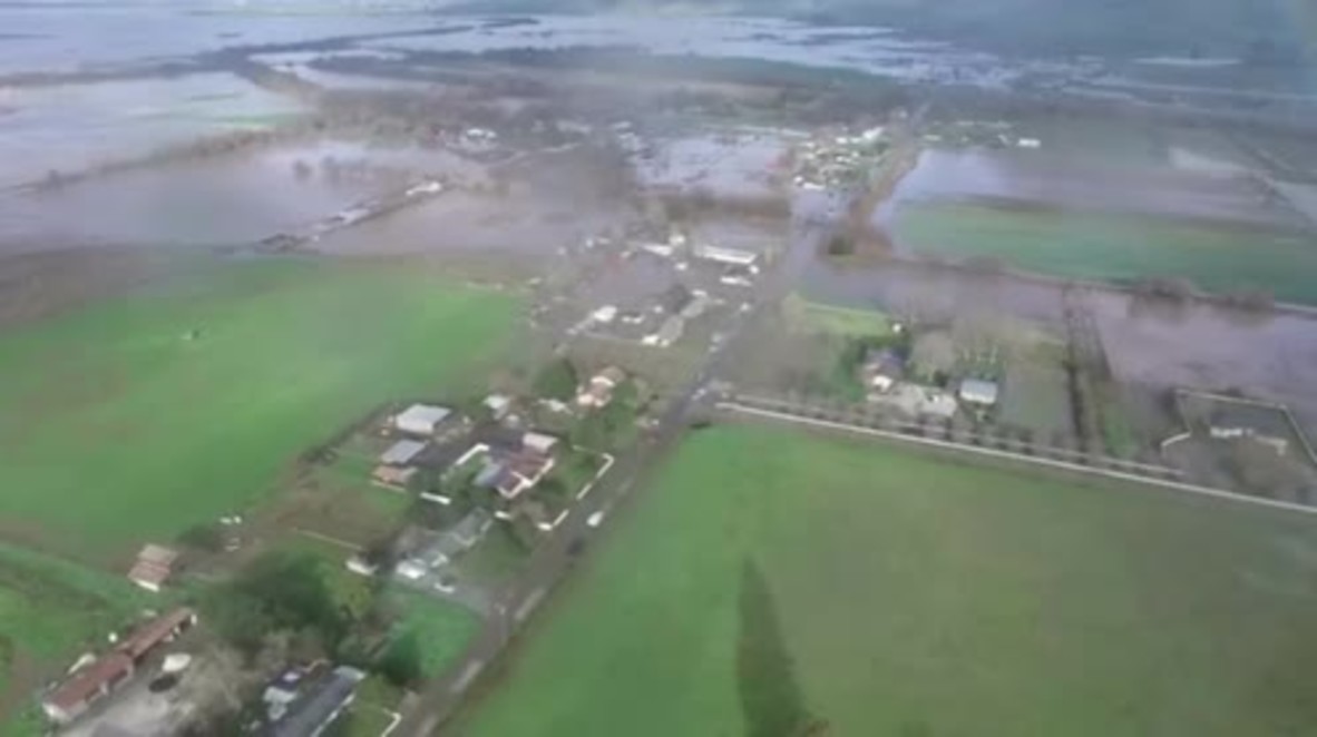 USA: Thousands evacuated as record floods hit California – Drone footage