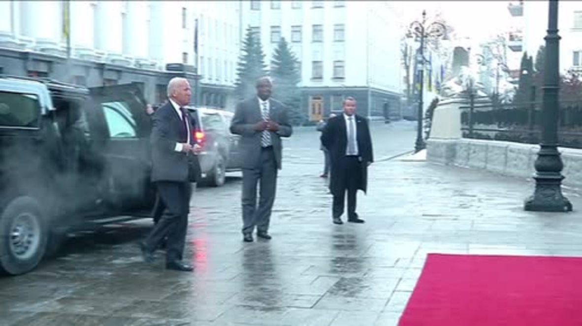 Ukraine: Russian sanctions to remain vows Biden on final Ukraine visit