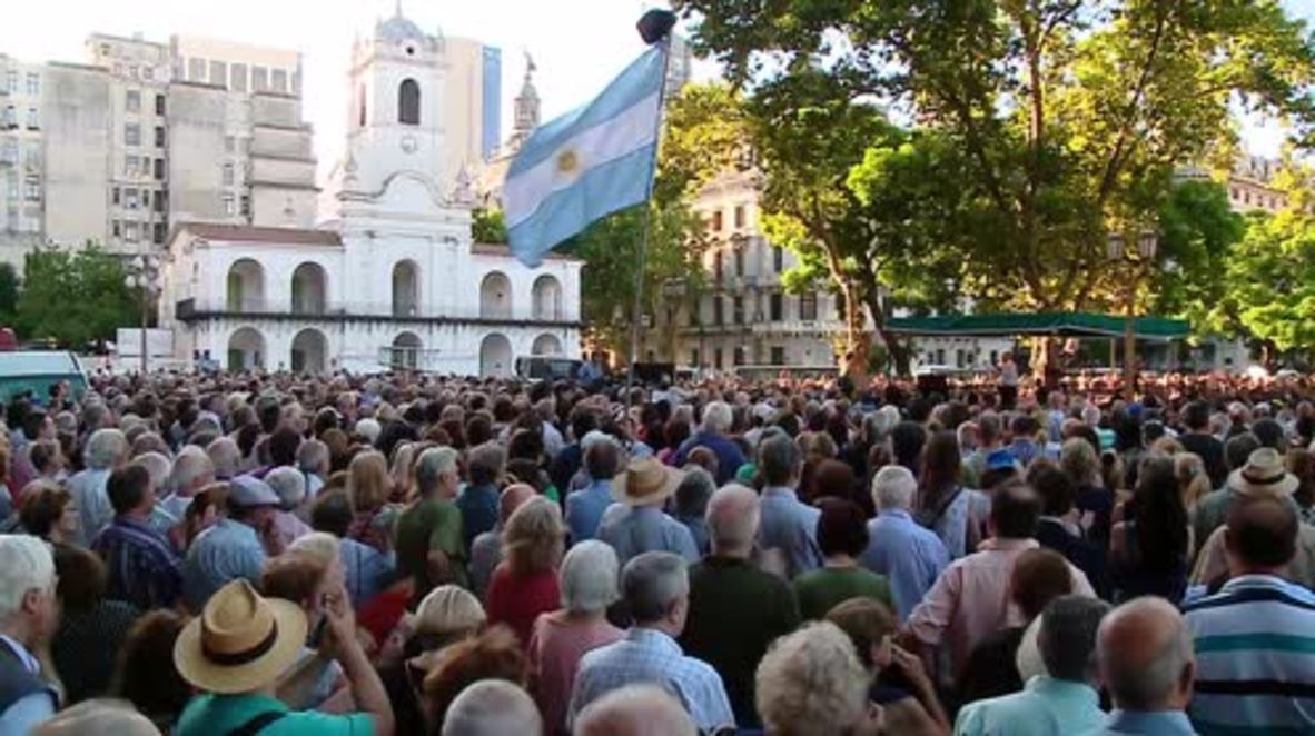 Argentina: Thousands commemorate prosecutor Alberto Nisman as investigation continues