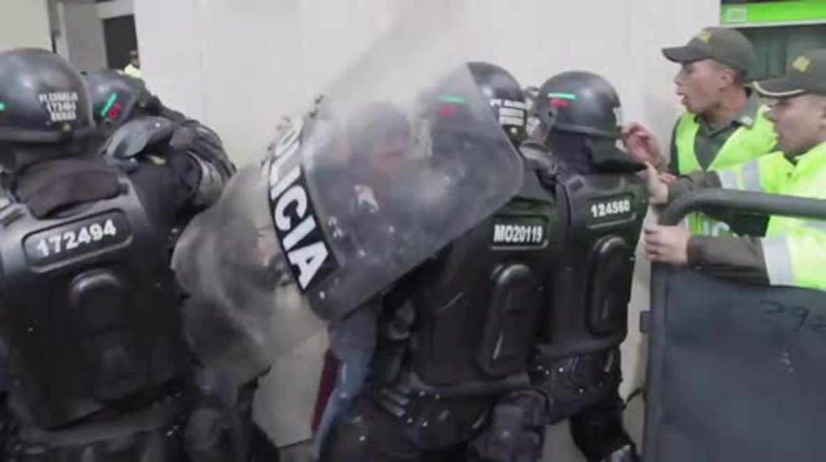 Colombia: Activists clash with police as bullfighting returns to Bogota