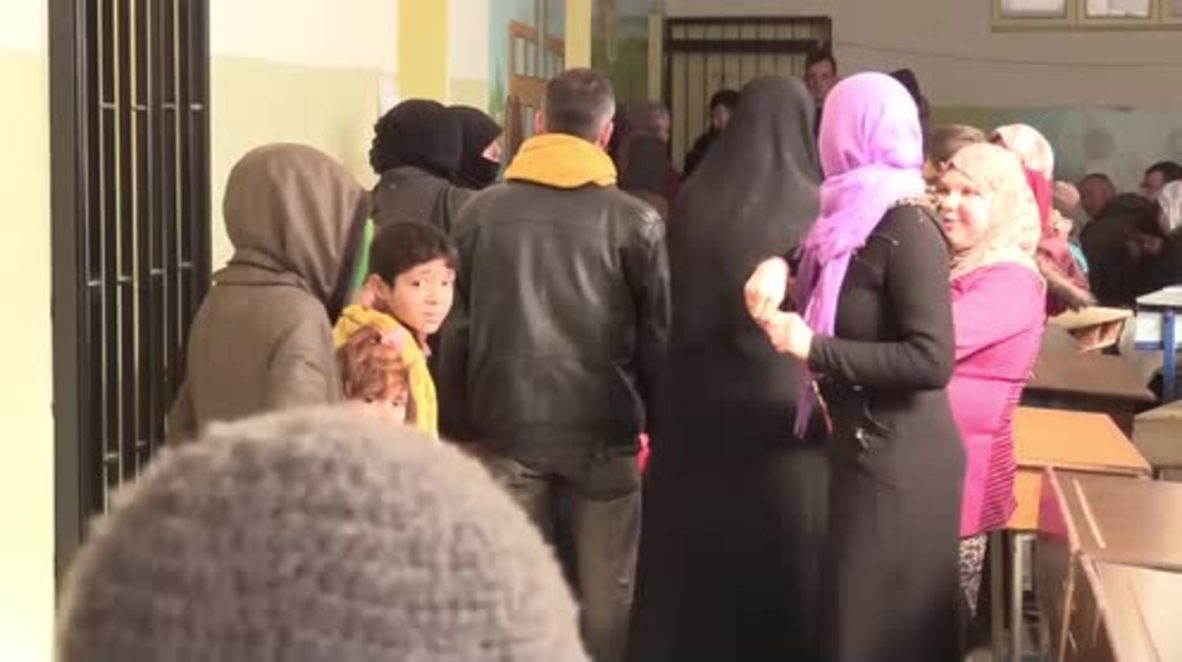 Syria: Russian doctors treat Aleppo's residents as 'humanitarian disaster' continues