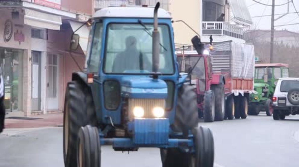 Greece: 600 tractors block main highway as farmers protest escalates