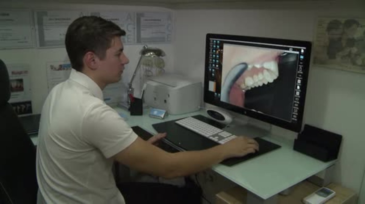 Russia: Dentist carves Putin and Trump images onto patient's false teeth