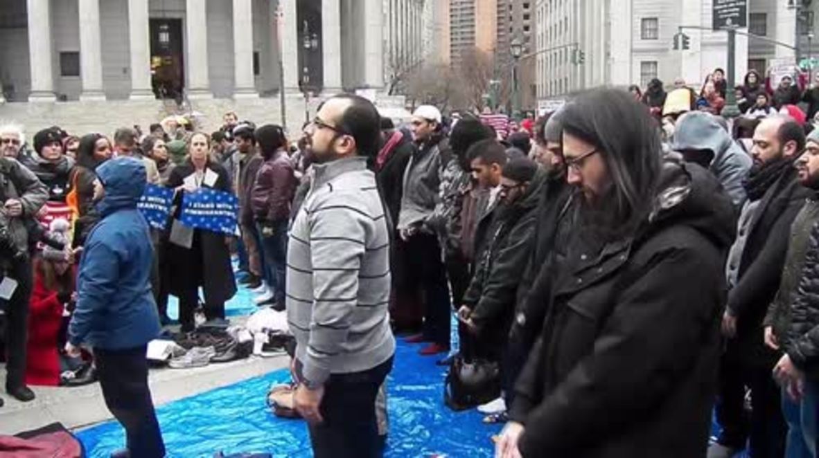 USA: NYC Muslims lead mass prayer at DHS offices over Trump's immigration crackdown
