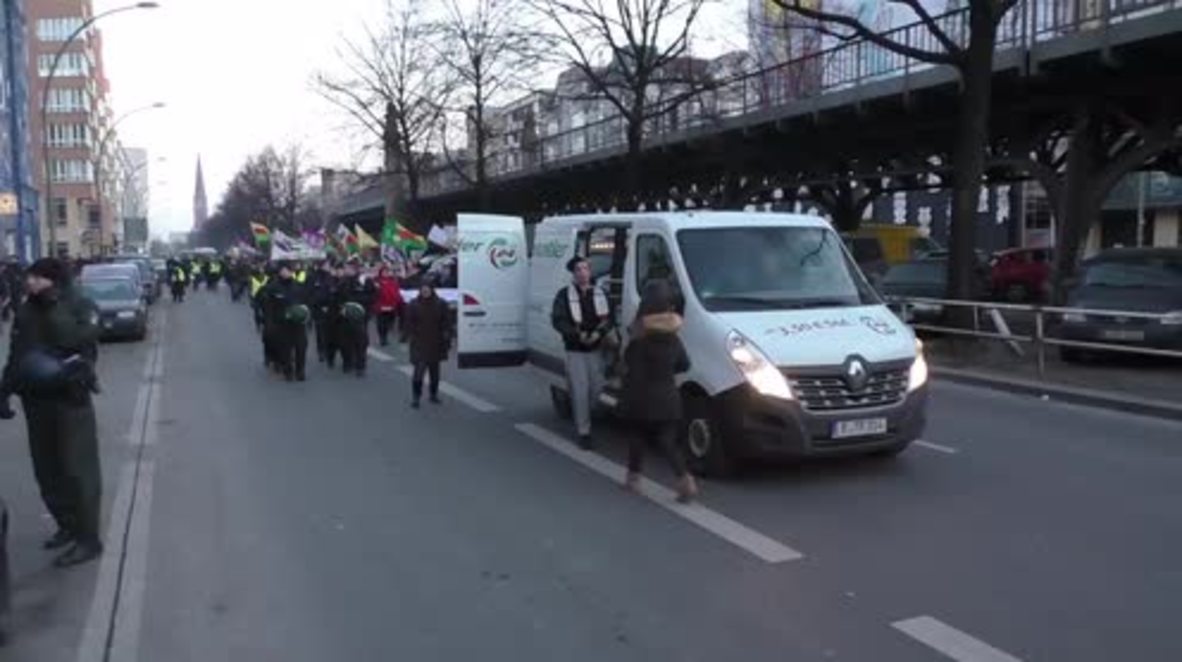 Germany: Pro-Kurdish protesters march through Berlin
