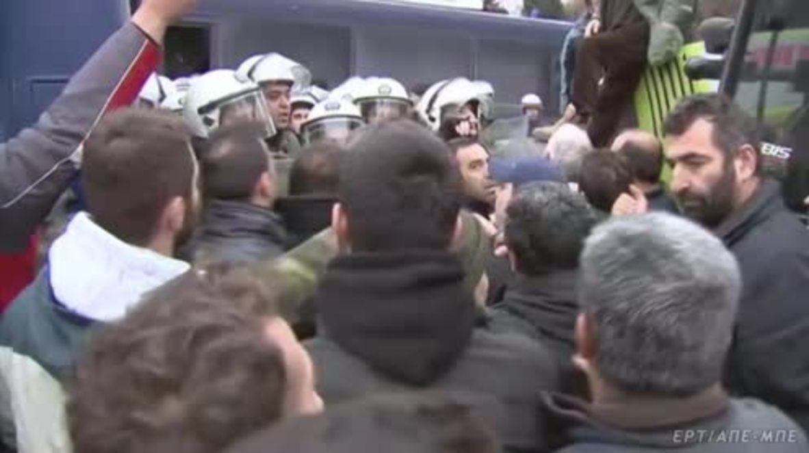 Greece: Farmers spark traffic chaos with tractor protest