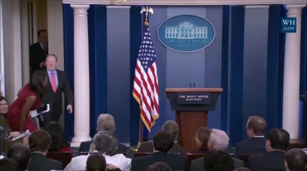 USA: Trump's executive order not a 'travel ban' says Spicer