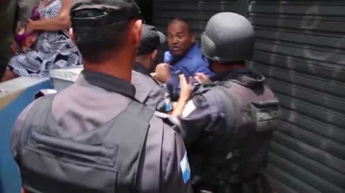 Brazil: Thousands protest potential sale of public utility CEDAE in Rio