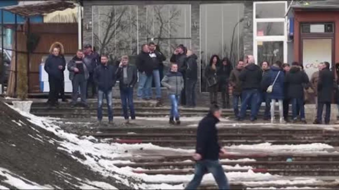 Serbia: Protests in Mitrovica after Kosovan authorities' announce demolition of dividing wall