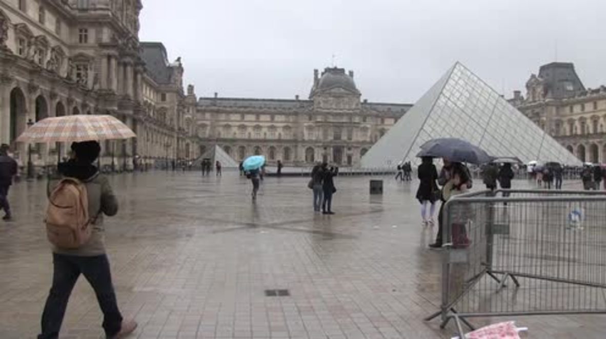 France: The Louvre reopens the day after machete attack