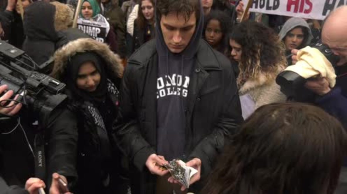 UK: US citizen burns his passport as 20,000 decry Trump's 'Muslim ban' in London