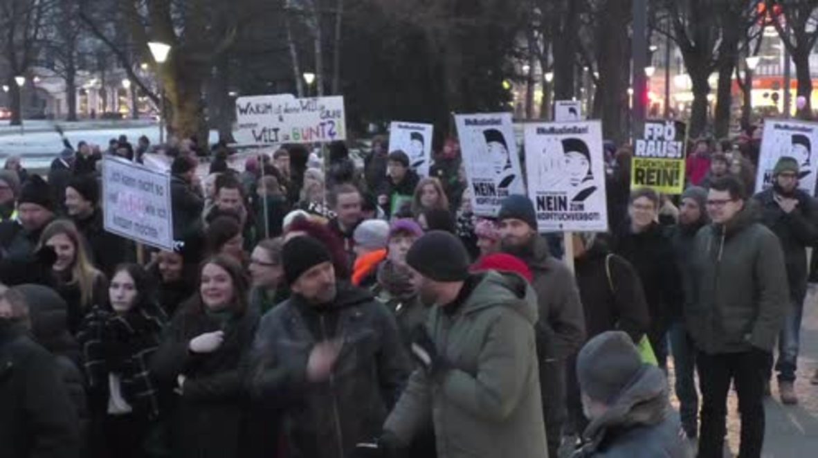 Austria: 1,000 protesters march against far-right fraternity ball in Linz