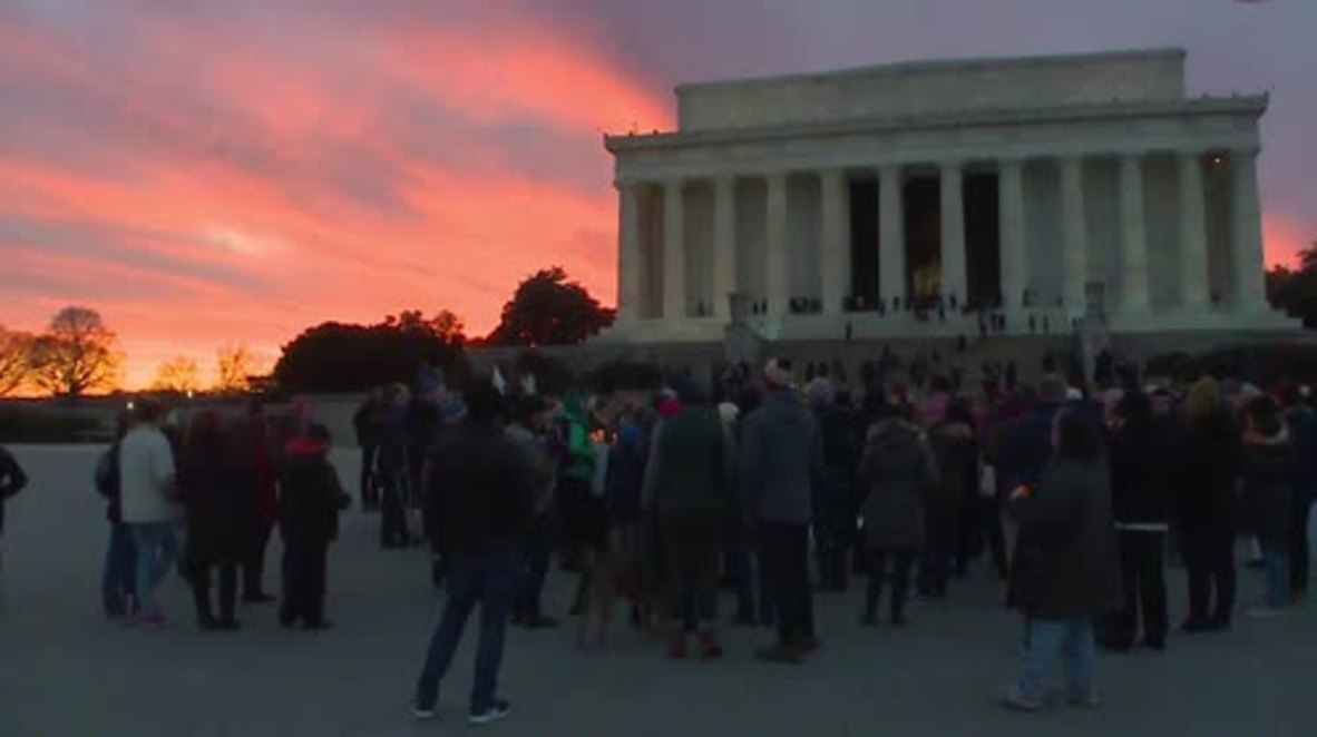 USA: Candlelit vigil held at Lincoln Memorial against Trump's 'Muslim ban'