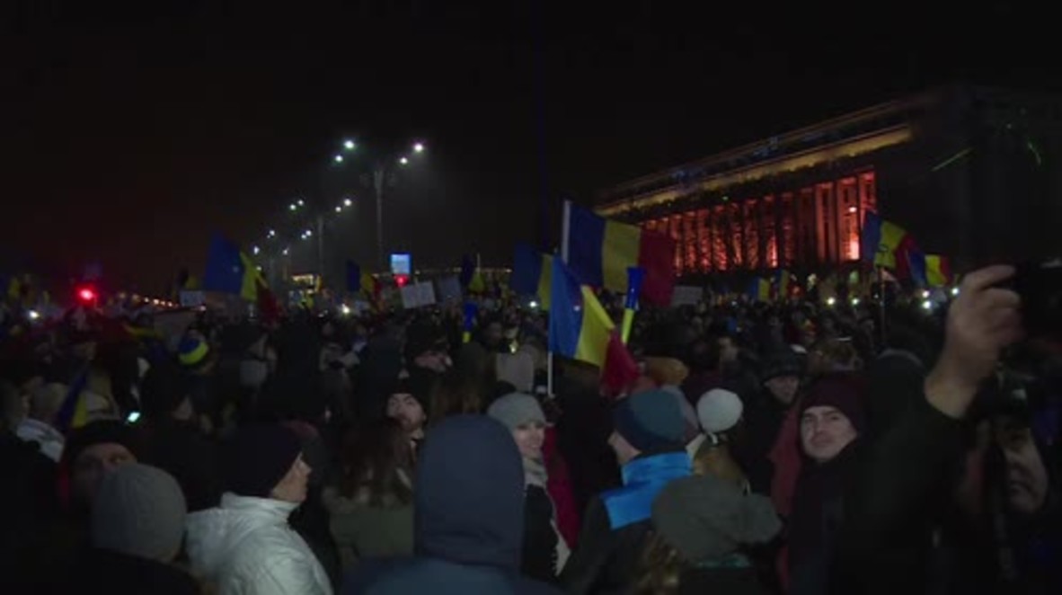 Romania: 200,000 continue protests in Bucharest despite repeal of corruption decree