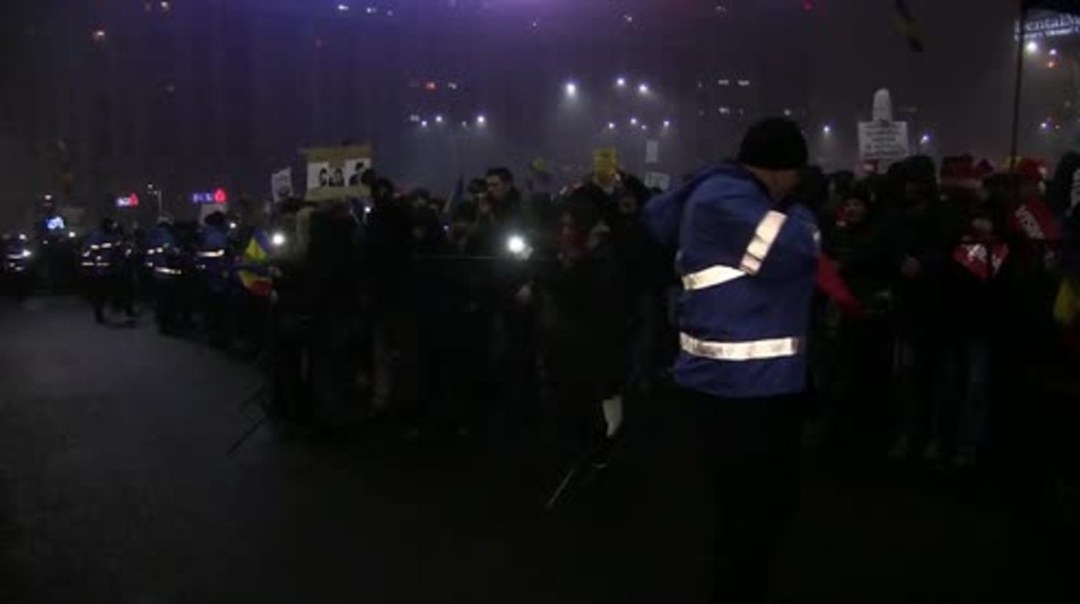 Romania: Protesters remain defiant despite repeal of corruption decree