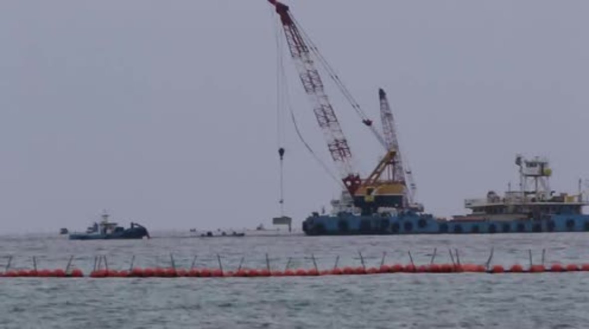 Japan: Kayakers disrupt construction of US airbase in Okinawa waters
