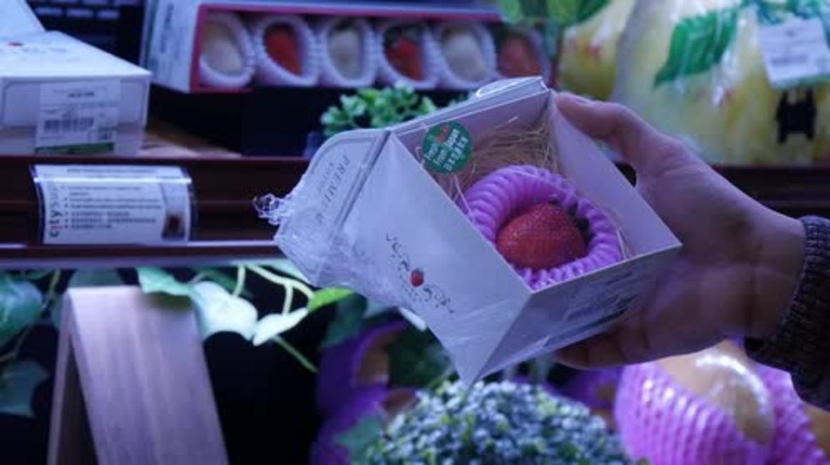 Hong Kong: Would YOU buy a single 'designer' strawberry at €20 a pop?