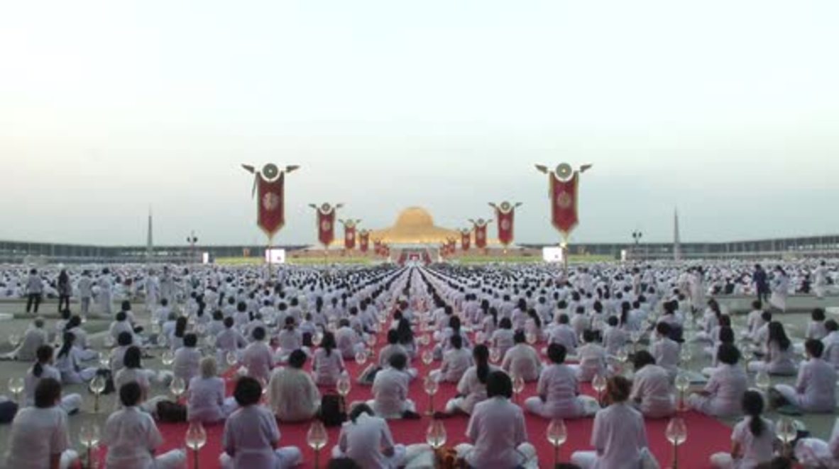 Thailand: Buddhists mark the full moon festival at Wat Phra Dhammakaya in epic style