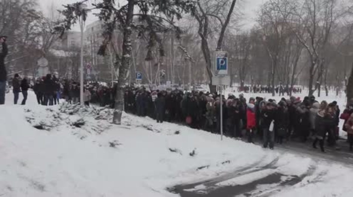 Ukraine: Donetsk protesters denounce 'ineffective' OSCE