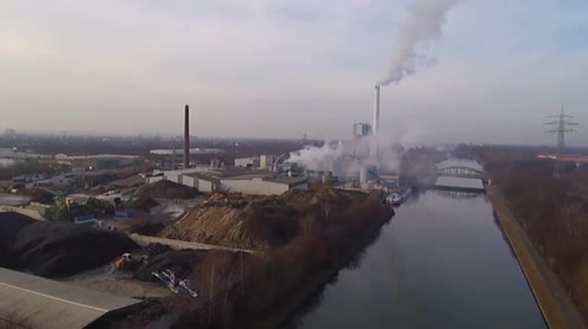 Germany: Drone captures toxic cloud emitting from chemical plant in Oberhausen