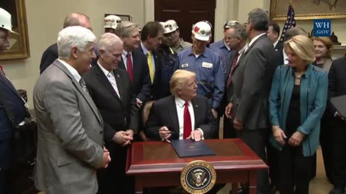 USA: Trump slams Obama’s ‘wasteful regulations’ as he repeals coal mining protection