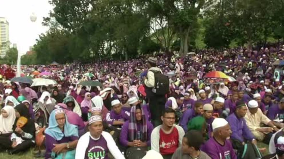 Malaysia: Protesters rally in support of stronger Shariah courts