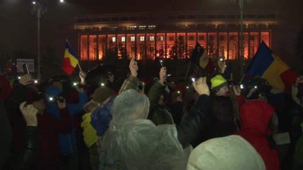 Romania: Anti-corruption protest continues to draw thousands