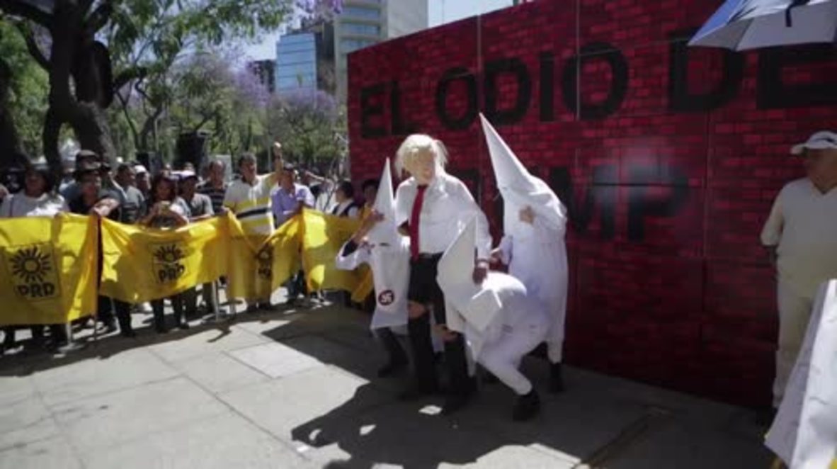 Mexico: 'Trump' cavorts with KKK in Mexico City protest