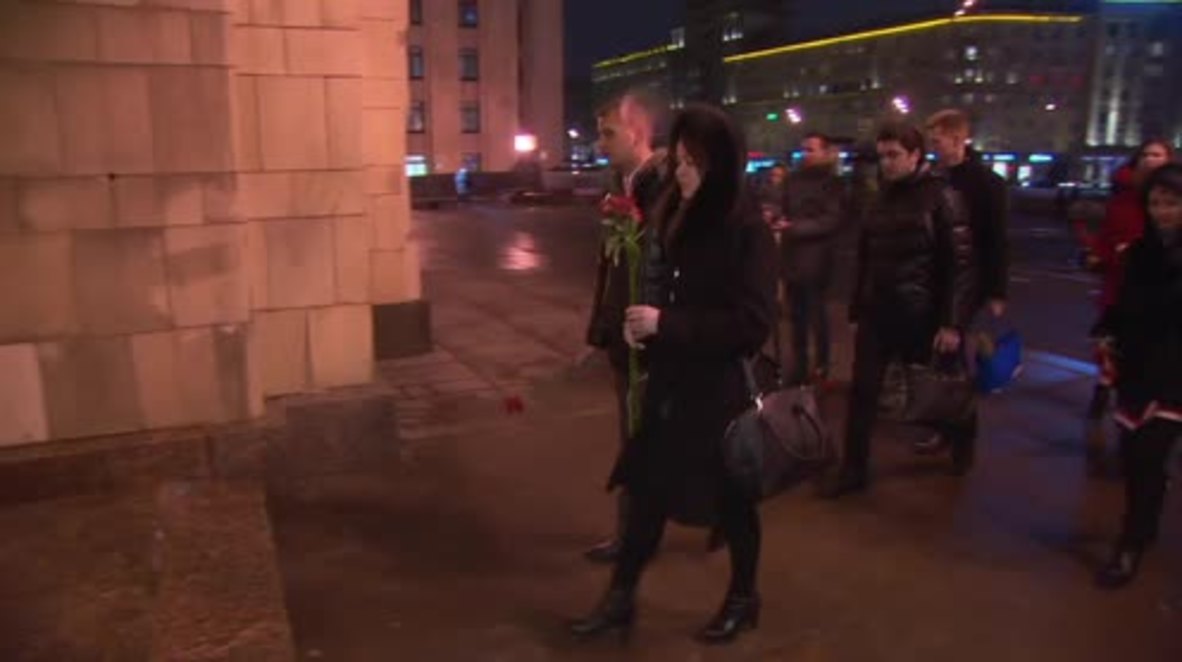 Russia: Mourners lay flowers at foreign ministry following Churkin’s death