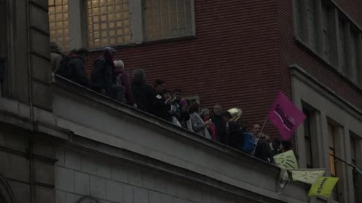 France: Police clear 400 protesters occupying Paris building