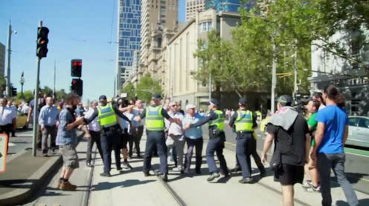 Australia: Melbourne taxi drivers protest decreasing license compensation 'favouring' Uber