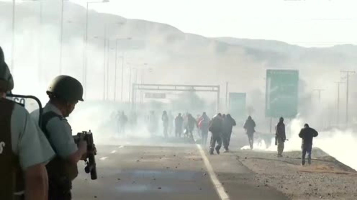 Chile: Police fire tear gas and water cannons as Escondida strike takes a violent turn