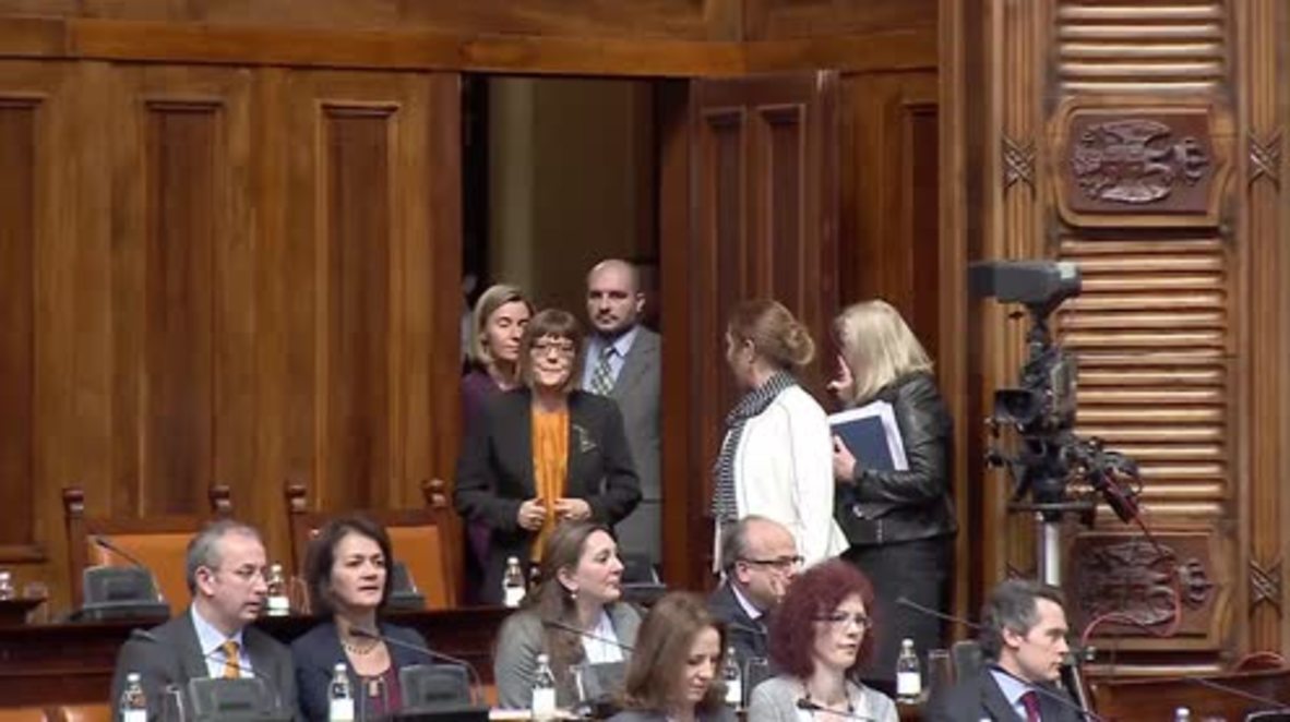 Serbia: Mogherini silenced by protests during speech to Serbian Parliament