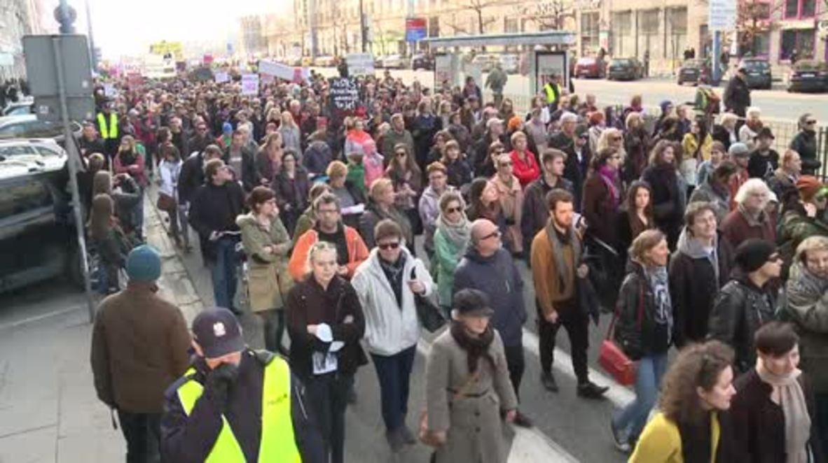 Poland: Thousands march for women's rights in Warsaw