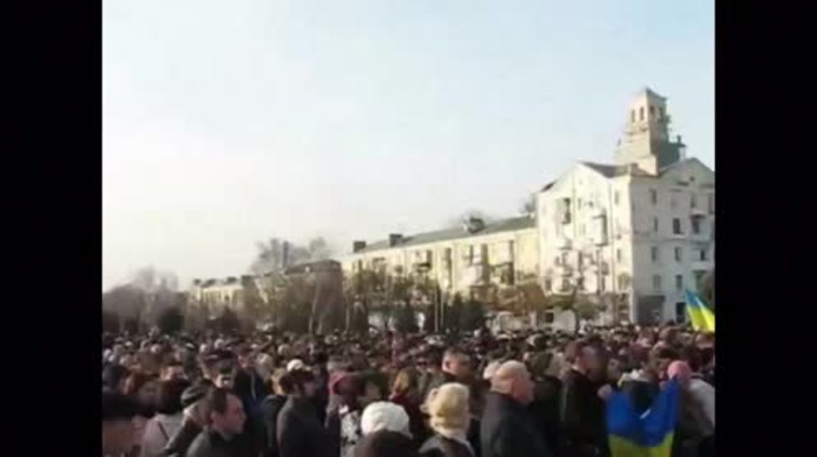 Ukraine: Hundreds protest ongoing trade blockade of eastern Ukraine