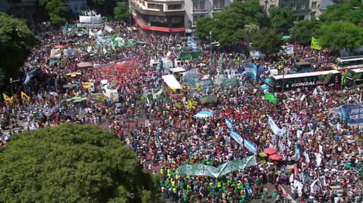 Argentina: Tens of thousands shut down central Buenos Aires in ongoing protest against austerity
