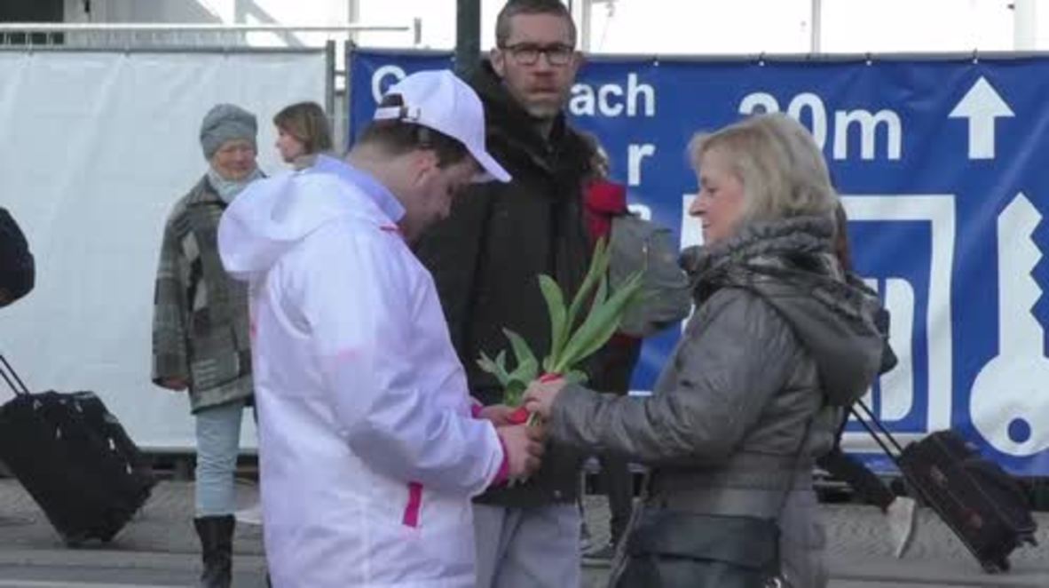 Germany: #Makehersmile flashmob held in Berlin on Women's Day