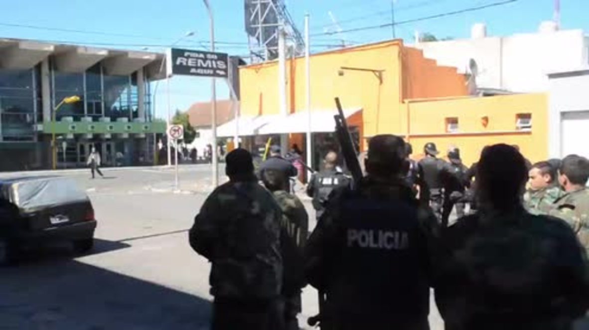 Argentina: Police fire rubber bullets at music fans as overbooked concert ends in riots