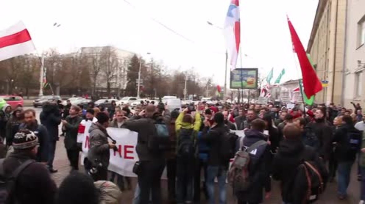 Belarus: Hundreds march in Minsk against Lukashenko's law penalising the jobless
