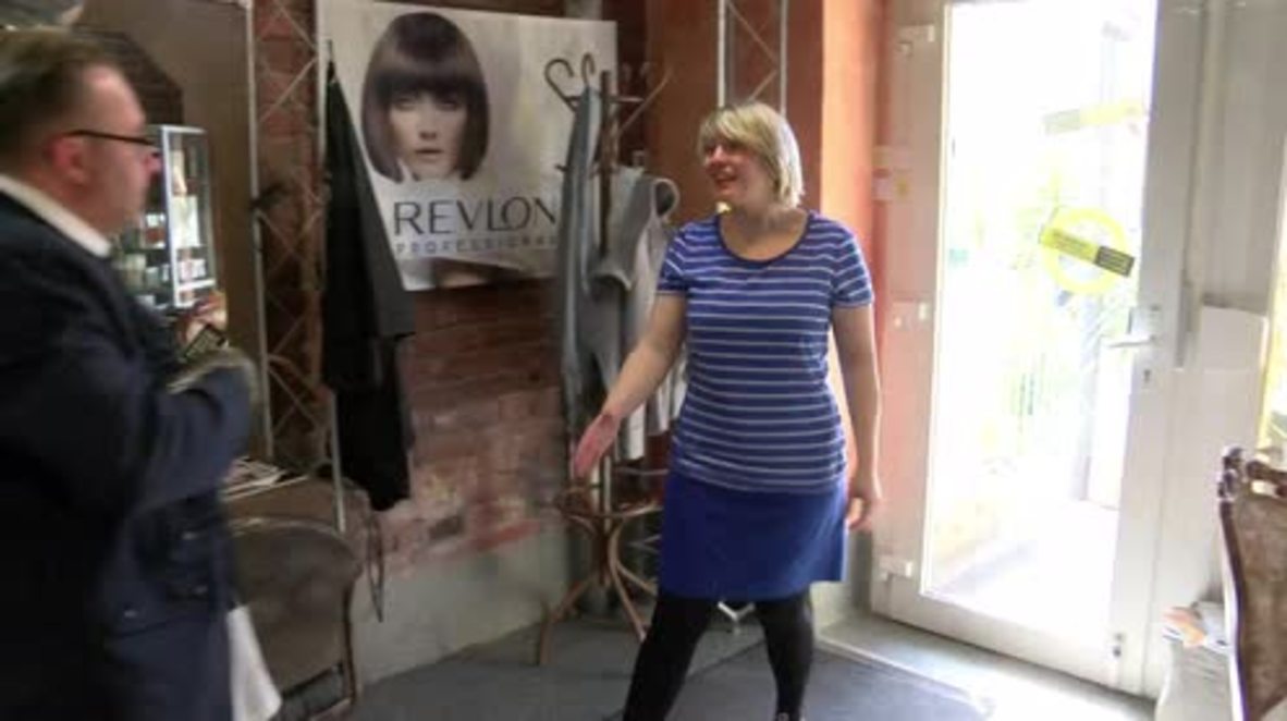Germany: Snakes and scissors – what could possibly go wrong at this salon?