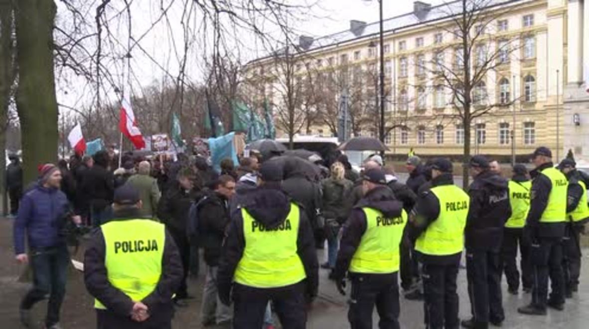 Poland: Nationalists protest against Ukrainian migrants