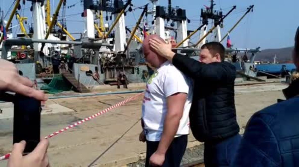 Russia: Strongman Savkin pulls 312 ton port crane for 1.5 metres