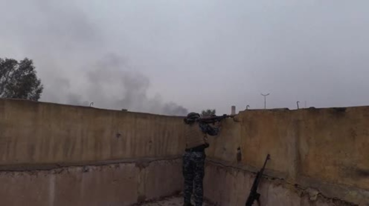 Iraq: Iraqi forces push towards IS-held mosque under heavy artillery fire