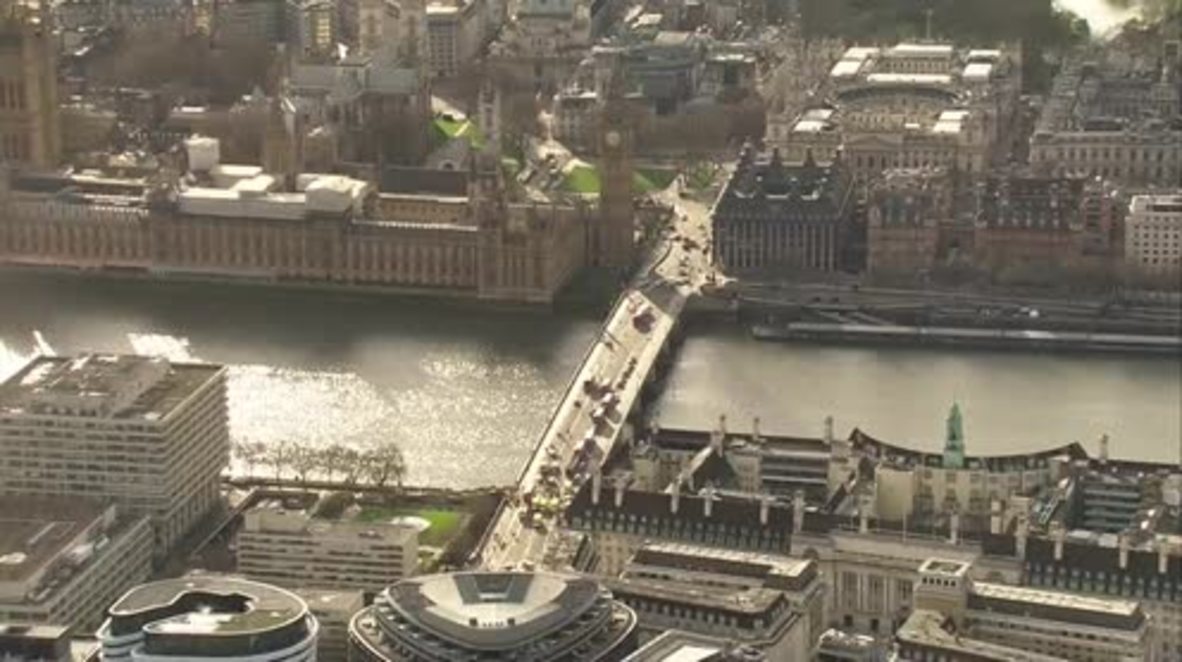 UK: Ambulances rush to Westminster Bridge after ramming attack, 1 reported dead