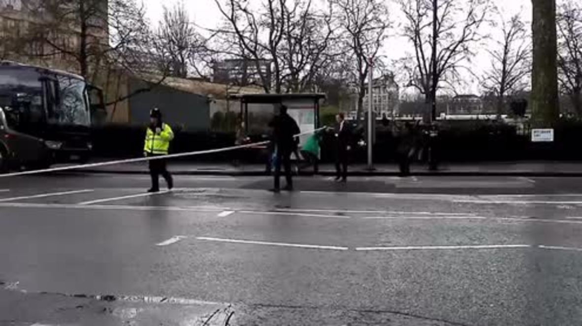 UK: Civilians run from scene after Westminster knife and bridge attack