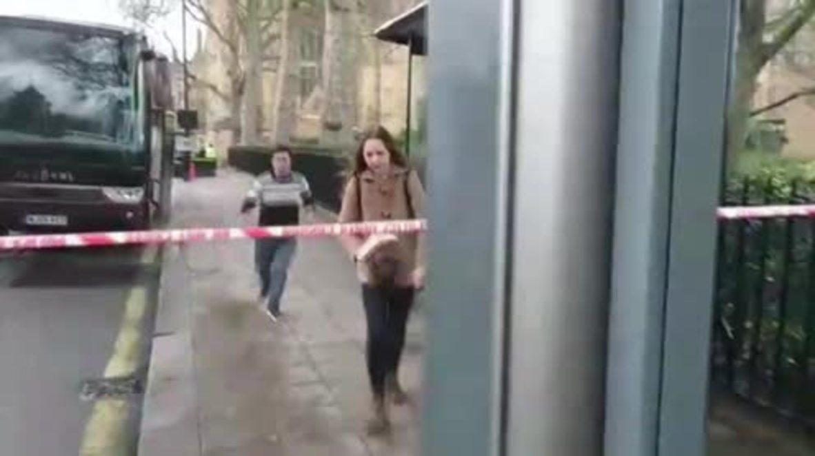 UK: Panic outside Houses of Parliament after Westminster attack leaves 4 dead