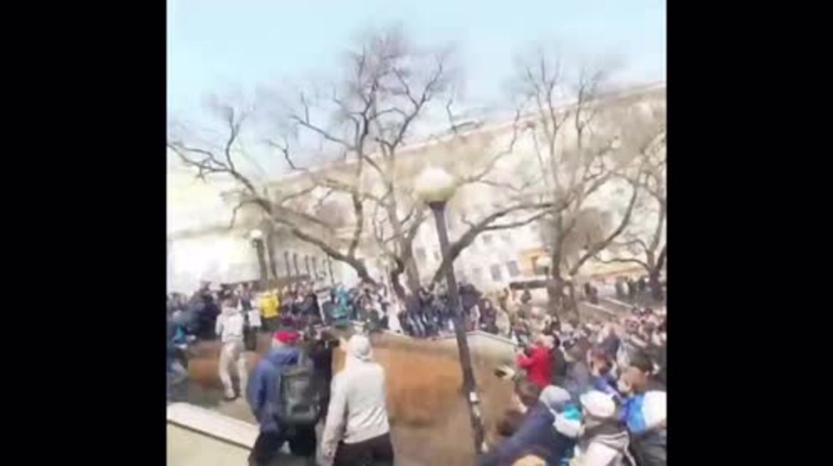 Russia: Anti-corruption protest in Vladivostok ends in arrests and scuffles