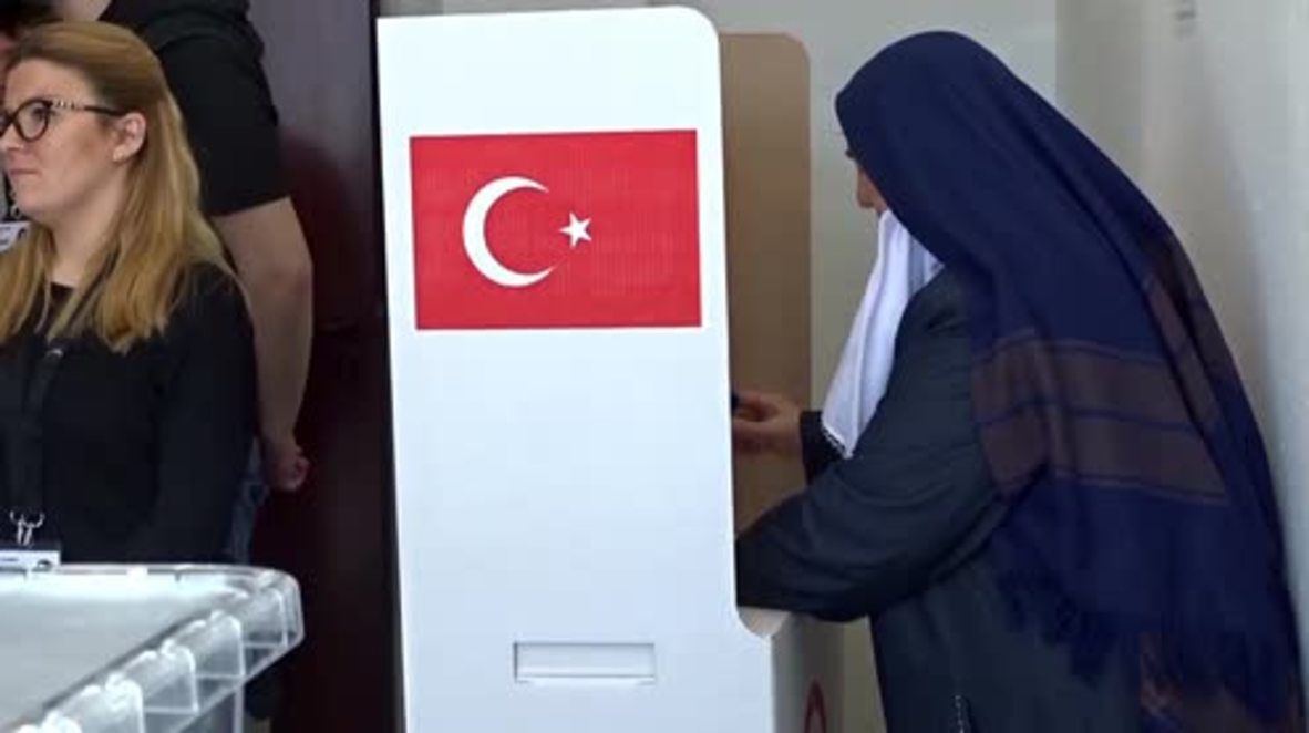 Germany: Turks in Stuttgart cast vote in Turkish constitutional referendum