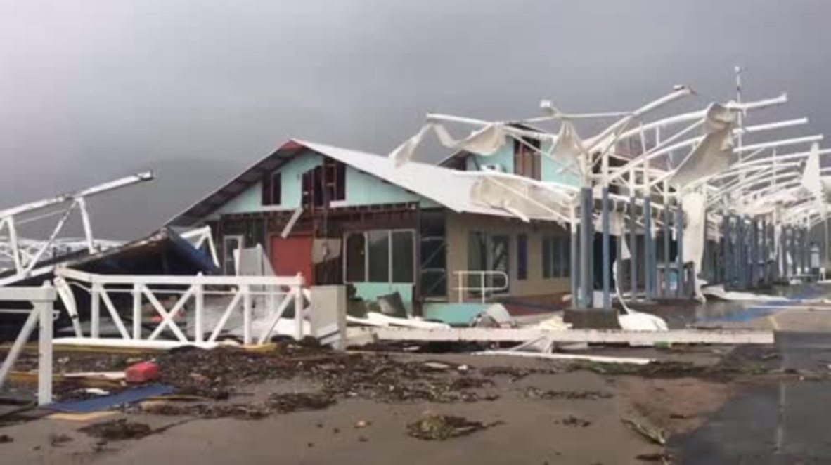 Australia: Cyclone Debbie tears through Queensland