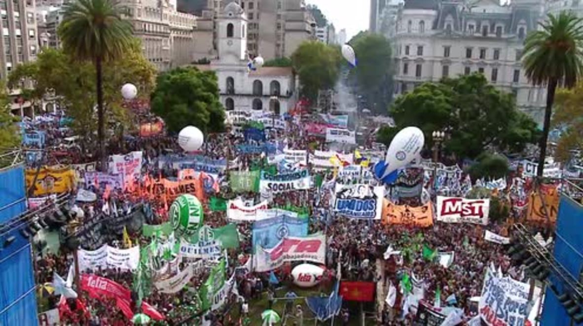 Argentina: Thousands march against Macri in Buenos Aires